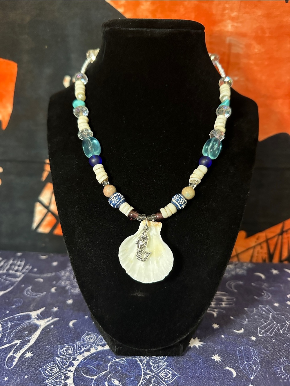 Bohemian Sea Shell Pendant Necklace in White and Blue